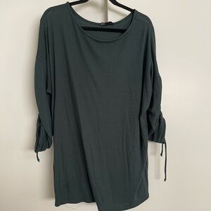 Green Sweater w/tied sleeves